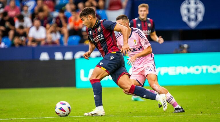 Aston Villa close deal for 21-year-old Spanish right-back