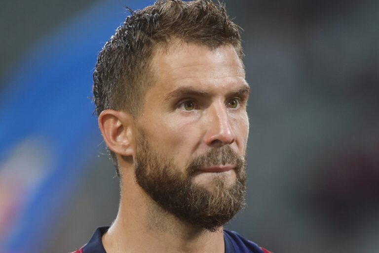 Barcelona confirm defender to be out for four weeks with injury