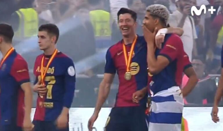 Robert Lewandowski seen persuading Ronald Araujo to stay at Barcelona