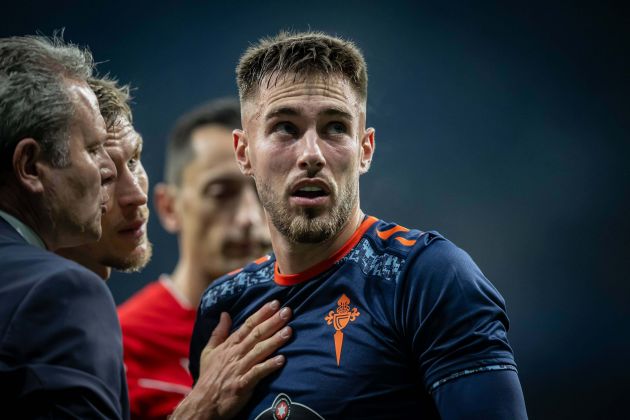 Barcelona faced with transfer choice as Aston Villa willing to pay release clause
