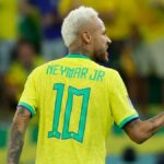 Barcelona Sporting Director Deco refuses to rule out Neymar move