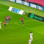 Robert Lewandowski gives Barcelona lead over