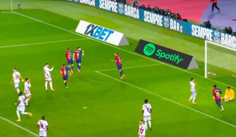 Robert Lewandowski gives Barcelona lead over