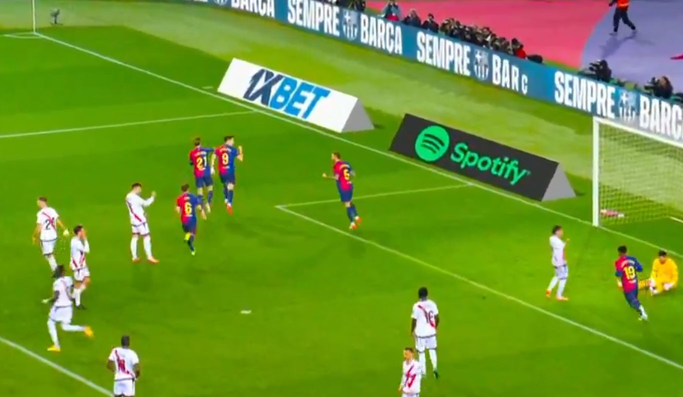 Robert Lewandowski gives Barcelona lead over