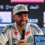 Neymar Junior eyeing summer return to Barcelona