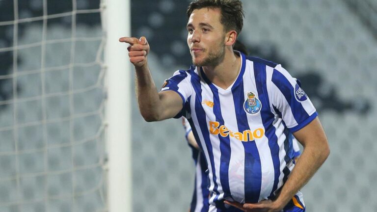 Manchester City persist with deadline deal for €60m midfielder