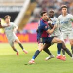 Barcelona scrape past Alaves to close gap in La Liga title race