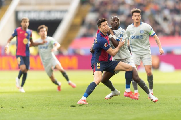 Barcelona scrape past Alaves to close gap in La Liga title race