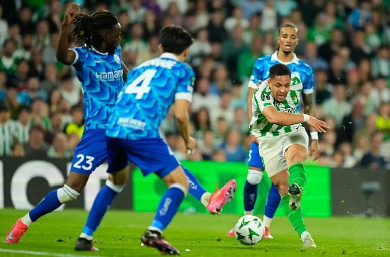 WATCH: Vitor Roque woes continue with red card in UEFA Conference League match