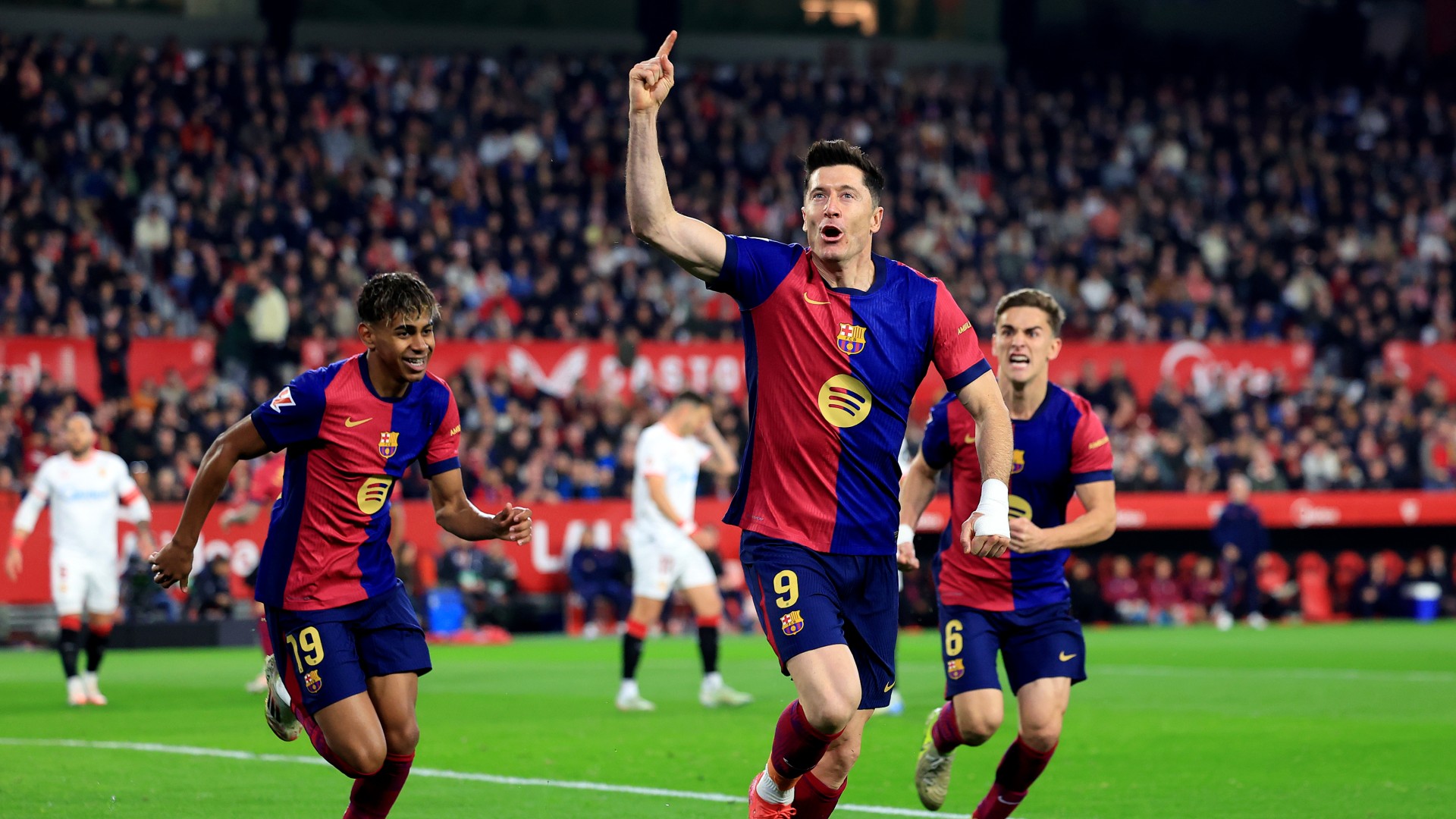(WATCH) Robert Lewandowski's opener cancelled out at Sevilla