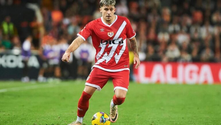Barcelona defensive target has admirers within dressing room