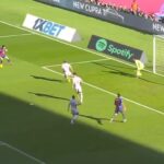 Robert Lewandowski nets brace from brilliant de Jong assist