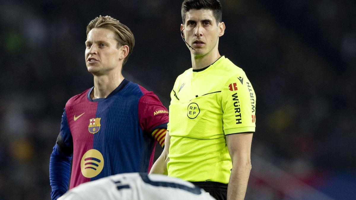 Second Barcelona star came off against Osasuna due to injury concern