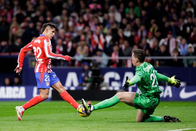 Wojciech Szczesny says decision on Barcelona future will come 'soon'