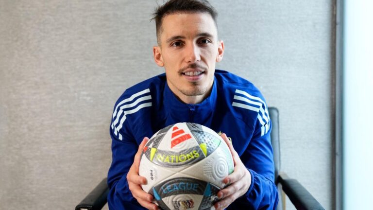 Spain star admits he 'dreams of playing for Barcelona'
