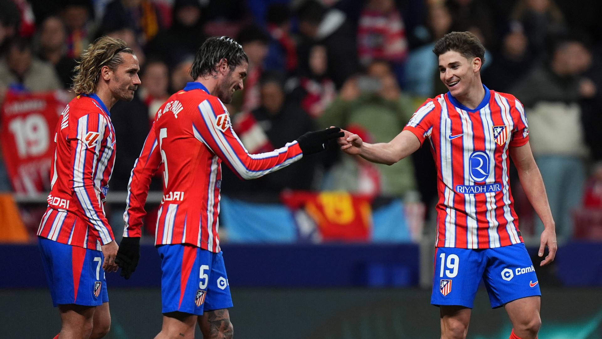 (WATCH) Julian Alvarez gives Atletico Madrid title edge in Barcelona battle