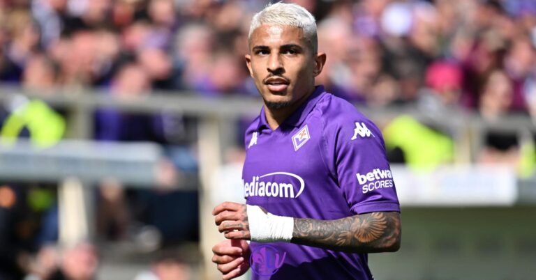 Barcelona Deco contacts agent of 26-year-old Serie A full-back