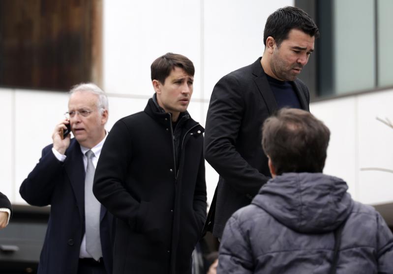 Barcelona sporting director Deco keen to address position this summer