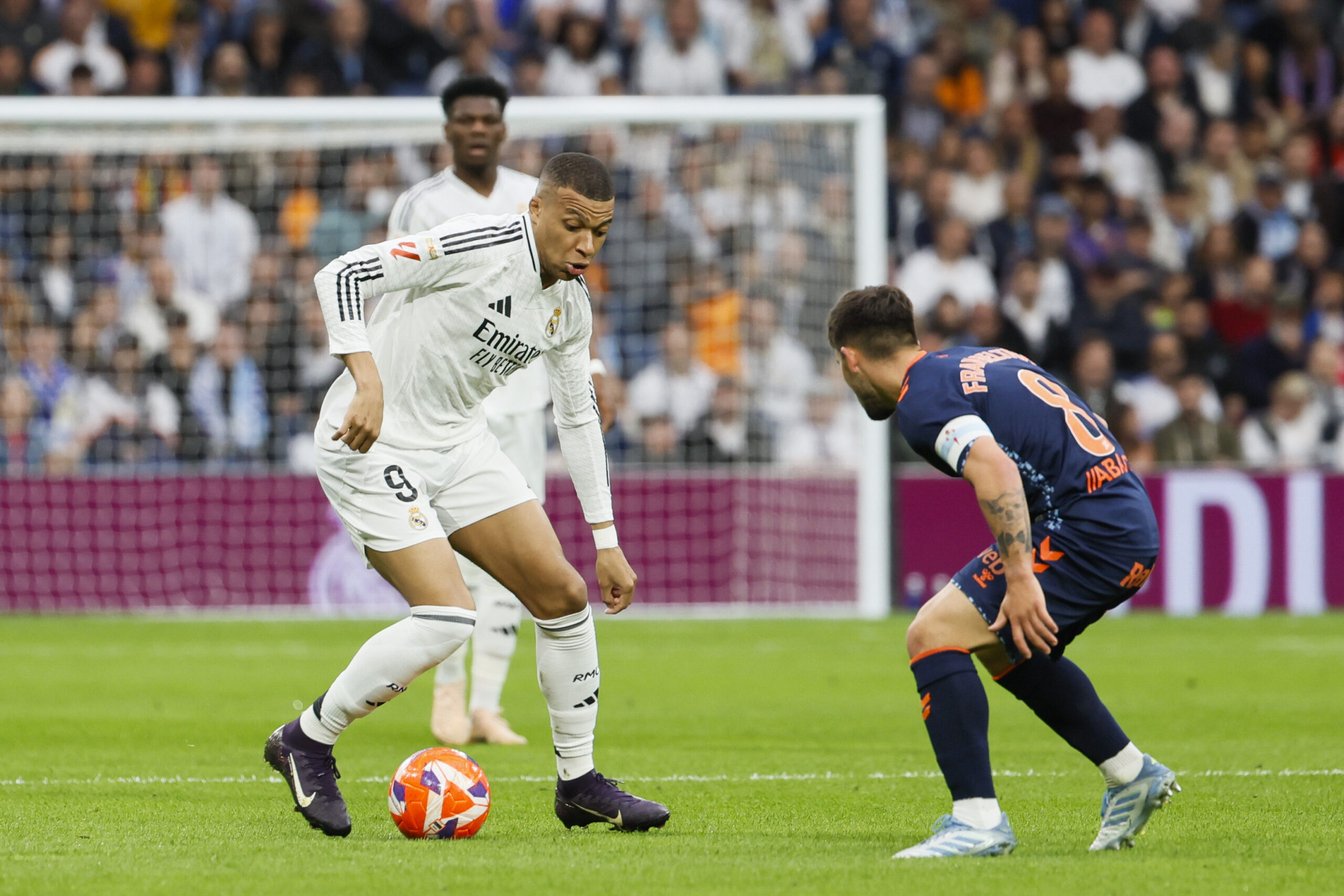 Mbappe closing in on Golden Boot after opening gap to Lewandowski