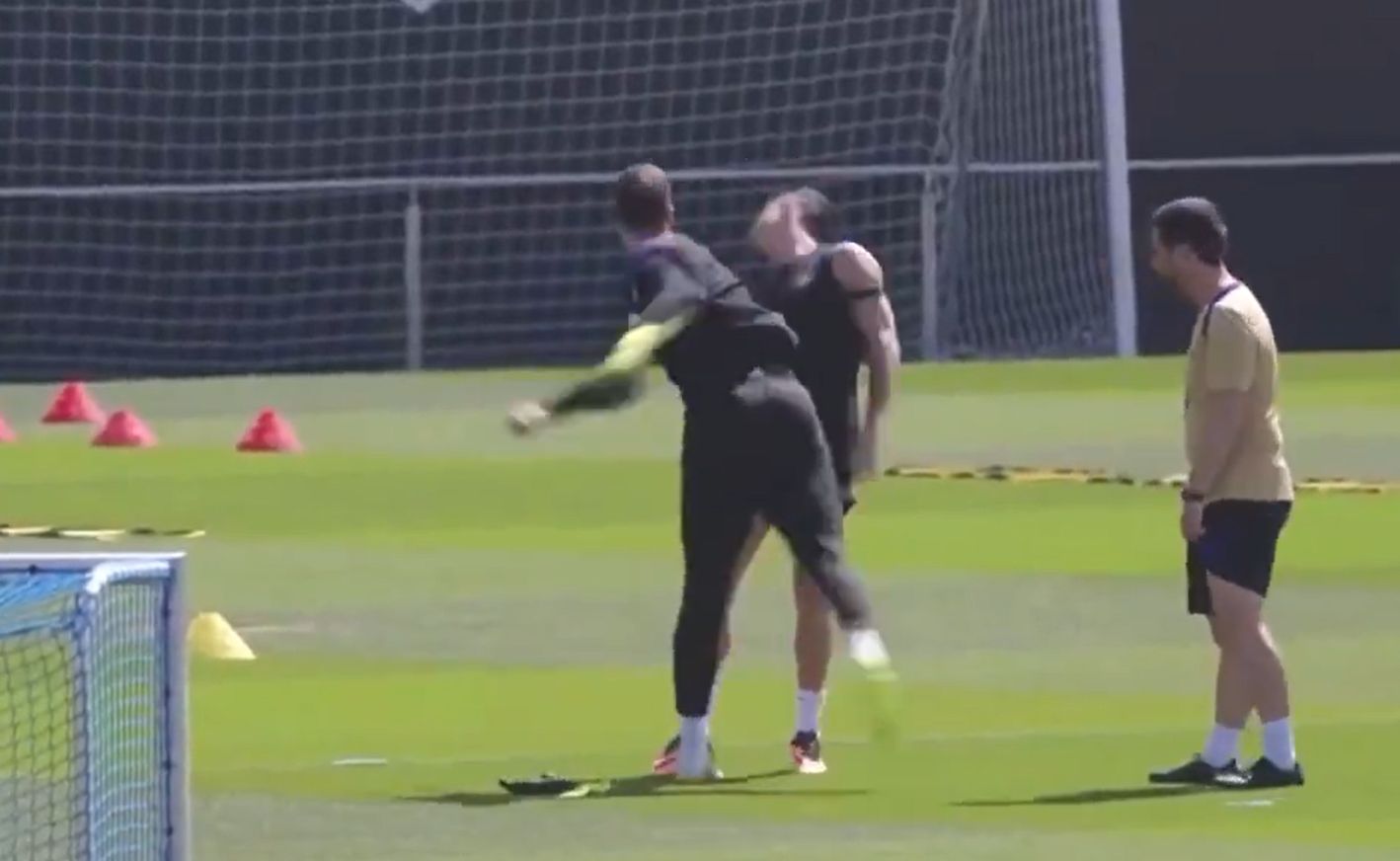 Barcelona pair involved in "fistfight" during training session
