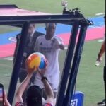 Vinicius Junior gets into it with Barcelona fan during El Clasico