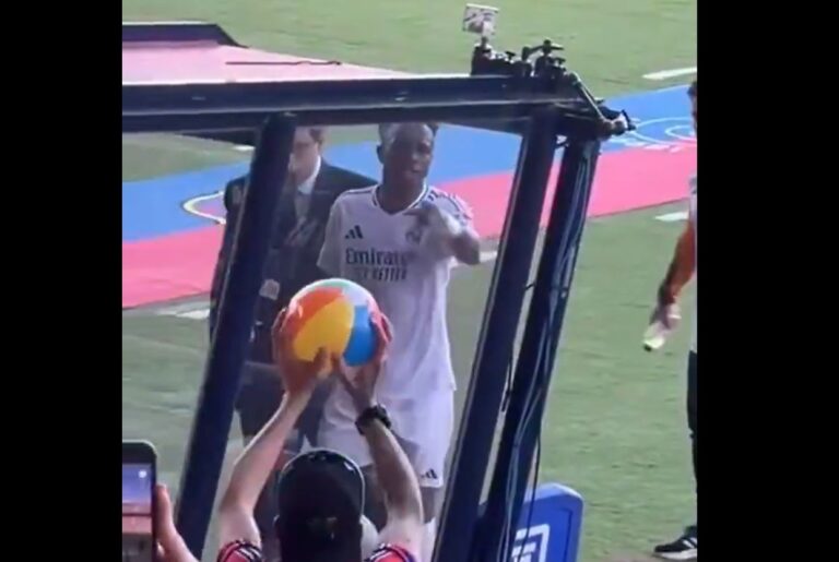 Vinicius Junior gets into it with Barcelona fan during El Clasico