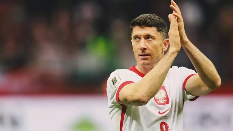 Robert Lewandowski and Poland manager continue public war