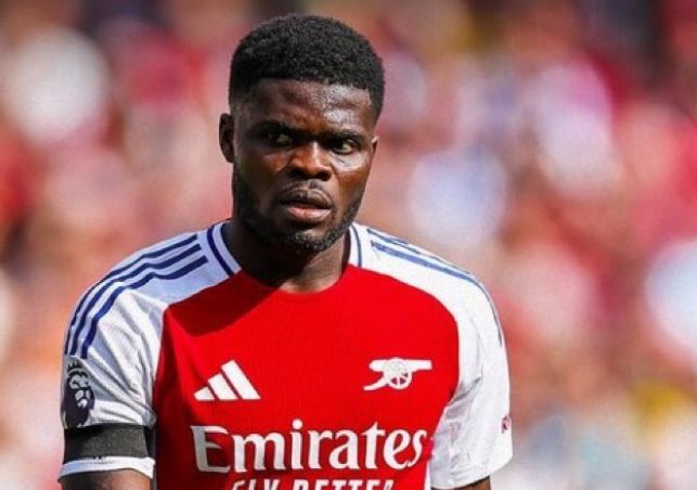 Barcelona revive midfield target despite Premier League contract talks